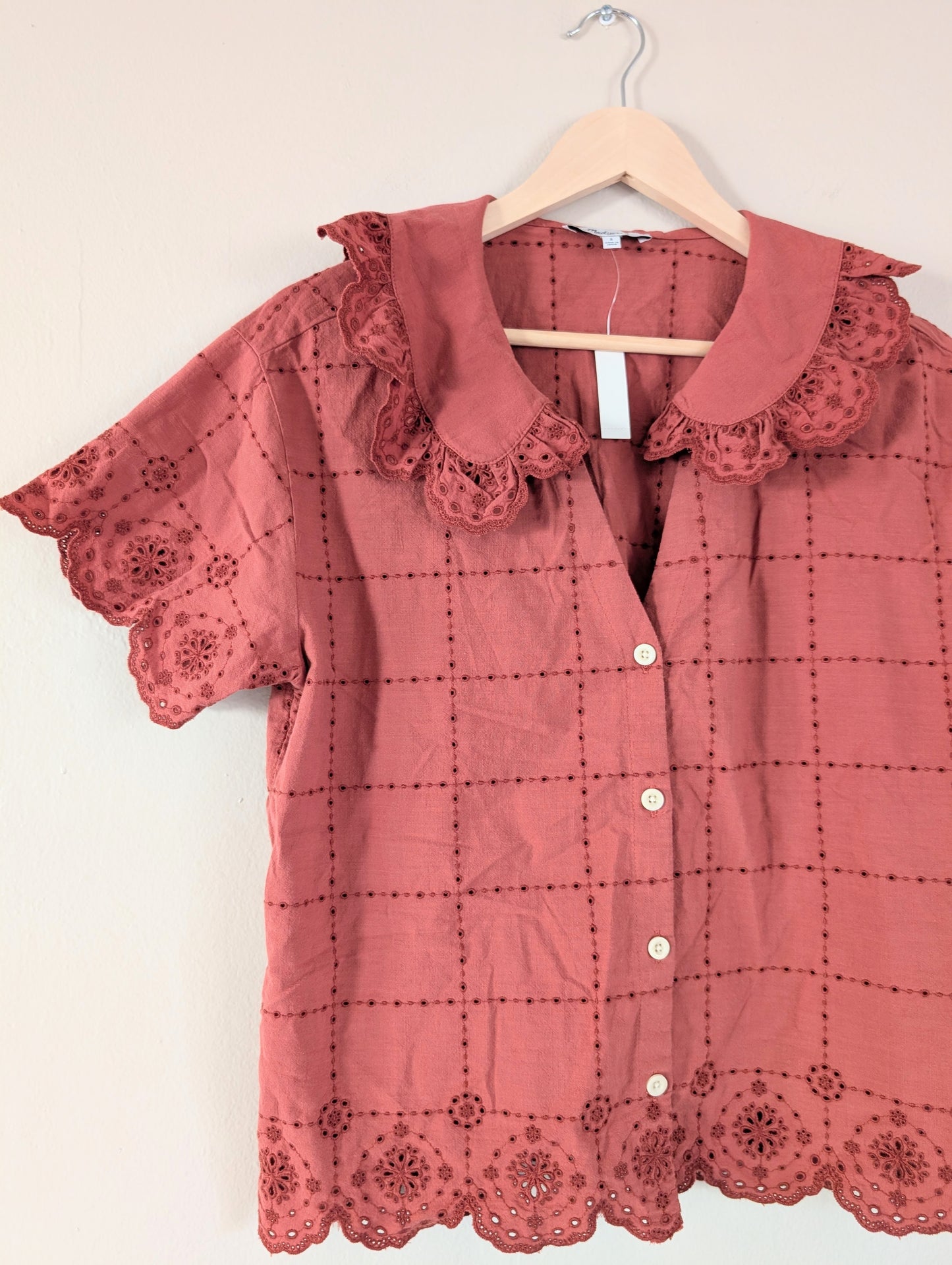 Embroidered Eyelet Collared Shirt (S)