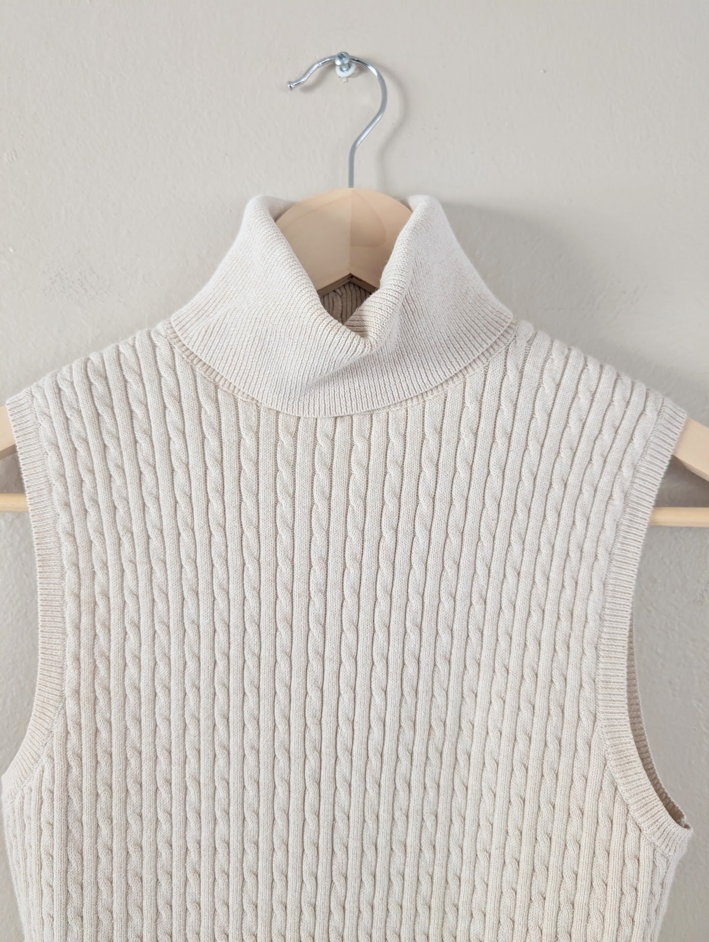 Vintage Sleeveless Cable Knit Turtleneck Sweater Vest (M)